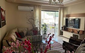 Apartamento de 3 quartos amplos na praia Pitangueiras, Guaruja
